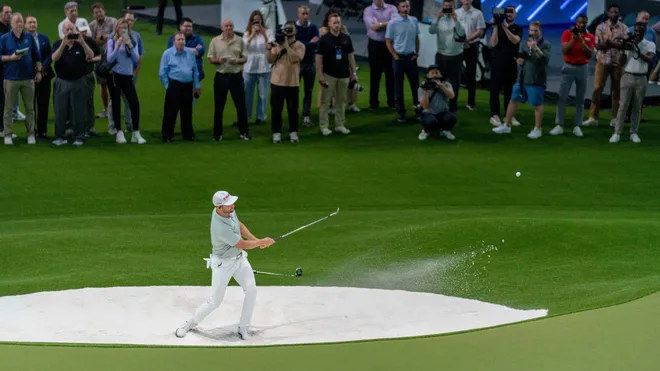 快船132-100击败篮网！伦纳德感激哈登，为健康祈祷.